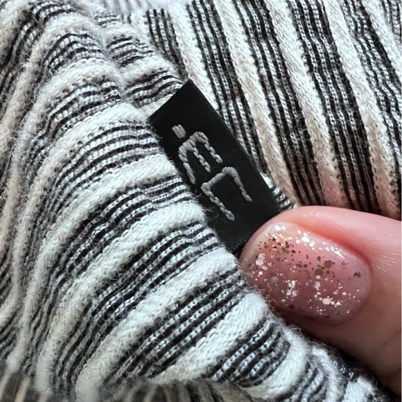 EUC Elemente Clemente Quiet Luxury Striped Tapered
Dolman Top size Small - Picture 5 of 9